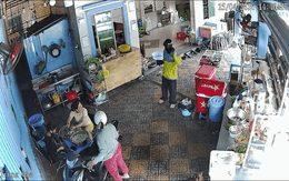 Shipper ngã xe, bánh tráng và trà sữa đổ sạch: Chủ quán đăng camera an ninh toàn cảnh sự việc gây bão mạng