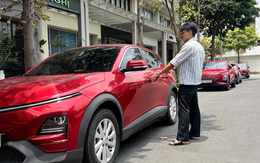 Thuê xe tự lái dịp lễ: Thừa xe xăng, khan xe điện