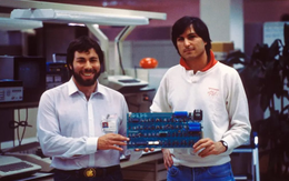 Từ cậu bé 14 tuổi chạy việc vặt đến khối tài sản 114 triệu USD: Nhân viên thâm niên nhất Apple tiết lộ bí mật 'sống sót' qua 5 thập kỷ