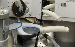 Các phi hành gia đi vệ sinh như thế nào trên tàu vũ trụ? Không giống như bạn nghĩ