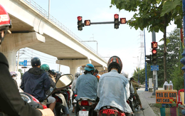 Dừng đèn đỏ kiểu này có thể bị phạt tới 22 triệu đồng, người dân chú ý