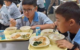 Phụ huynh Hà Nội tranh cãi "nảy lửa" vì một vấn đề sau vụ 300 tấn thịt lợn bẩn: Tưởng đơn giản mà cũng phức tạp lắm!