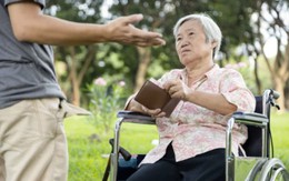 Cụ bà 90 tuổi giao 35 tỷ đồng tiền dưỡng già cho con trai giữ hộ, 3 năm sau phát hiện tiền bị tiêu hết: Tòa phán quyết ngỡ ngàng