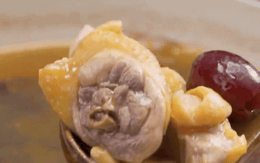 Không cần sang Trung Quốc xếp hàng cùng nghìn người ăn gà hầm thảo mộc của ông chủ Mạc: Bạn vẫn có thể làm tại nhà với bí quyết này!