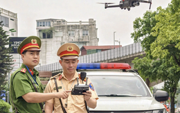 CSGT bay flycam, camera AI bắt lỗi loạt tài xế dừng đỗ xe sai quy định