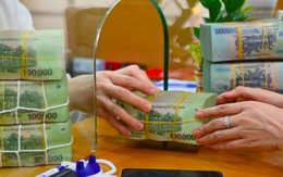 "Chốt lời vàng thành công ở đỉnh, tôi đem toàn bộ gửi tiết kiệm, tháng nhận gần 15 triệu đồng tiền lãi"