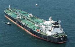 Sau hơn 1 tháng mắc kẹt, siêu tàu chở 2 triệu thùng dầu chính thức vượt eo biển Hormuz, sắp cập bến láng giềng Việt Nam