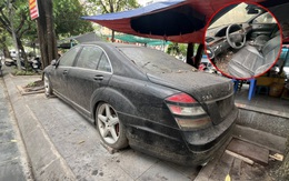 Vụ xe sang Mercedes bị “bỏ quên” 10 năm trên vỉa hè Hà Nội: Công an thông tin bất ngờ