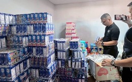 Đột kích một nhà máy, công an phát hiện đường dây sản xuất sữa hết hạn và bột ngọt, cà phê giả, tịch thu hơn 13.000 sản phẩm