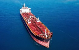 Công ty quản lý đội tàu chở dầu lớn nhất Việt Nam báo lãi tăng đột biến, cổ phiếu "bốc đầu" kịch trần