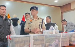 Tịch thu 7,5 tỷ đồng tiền mặt chất bằng thùng, gần 700 gram vàng trị giá 2,6 tỷ đồng từ nhóm 'lao động giả nghèo'