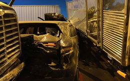 TP.HCM: Xe Porsche cùng 5 xe tải tông liên hoàn, cầu Phú Mỹ ùn tắc nhiều giờ