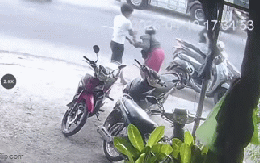 Nguyên nhân người phụ nữ bị thanh niên lạ mặt chặn đầu, đánh tới tấp khi vừa rời trụ sở công an phường