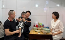 Chủ quán phở đón Tổng thống Hàn Quốc: 'Cả đêm qua tôi hạnh phúc không ngủ nổi'