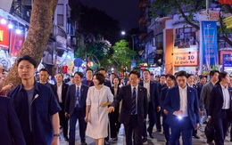 Chia sẻ gây sốt trên Instagram của Tổng thống Hàn Quốc sau chuyến dạo bộ Hồ Gươm: “Buổi tối Hà Nội thực sự rất đẹp”