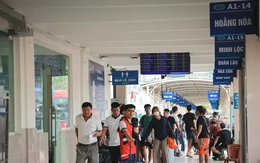 Hối hả rời Thủ đô, bến xe Hà Nội 'tăng nhiệt' trước kỳ nghỉ Giỗ Tổ