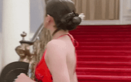 Cận cảnh nhan sắc mỹ nhân dân tộc Tày đang làm náo loạn cõi mạng, đến Hoa hậu đứng cạnh cũng chỉ làm nền