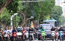 Hà Nội cấm xe máy xăng ở 11 tuyến phố từ 1-7: Người dân nói gì?