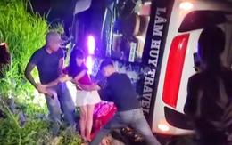 Xe khách chở hơn 40 người lật nghiêng khi xuống dốc ở Lào Cai