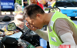 Muỗi bay vào mắt, người đàn ông suýt mù 1 bên mắt: Bác sĩ cảnh báo sai lầm nhiều người mắc phải