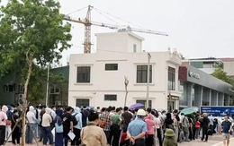 Tái diễn cảnh xếp hàng nộp hồ sơ mua NƠXH tại Hà Nội