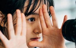 Một hành vi đang xảy ra trong rất nhiều gia đình: Cha mẹ hồn nhiên nghĩ là vui nhưng con cái khó chịu vô cùng!