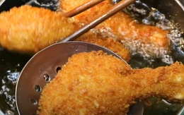 Cậu bé 14 tuổi rơi vào nguy kịch sau khi ăn liền lúc 6 chiếc đùi gà và vài miếng thịt lợn kho