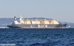 Tin vui từ eo biển Hormuz: Lô hàng LNG đầu tiên 'thông chốt' thành công, điểm đến là quốc gia sát vách Việt Nam