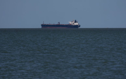 Giá dầu thực tế tăng vọt đến 141 USD/thùng, cao nhất 18 năm, loạt chuyên gia cảnh báo