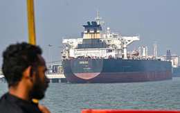 Được Mỹ 'bật đèn xanh', tàu chở 600.000 thùng dầu Iran ung dung vượt eo biển Hormuz đến thẳng một quốc gia, không phải Nga hay Trung Quốc