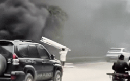 Danh tính người đàn ông đốt rác dưới chân cầu Thăng Long - Hà Nội, khói đen bốc mù mịt