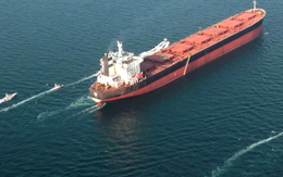 Tưởng cập cảng Ấn Độ lần đầu tiên sau 7 năm, tàu chở 600.000 thùng dầu Iran đột ngột quay đầu giữa biển, đi thẳng đến nước khác