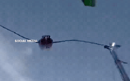 Dây cáp trò chơi mạo hiểm đứt giữa không trung, nhiều người rơi tự do từ độ cao 91m xuống đất