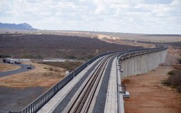 Chọn Trung Quốc xây đường sắt 5 tỷ USD nhưng quốc gia gần 60 triệu dân lại tìm tới nước khác, không phải Nhật Bản hay Đức, để điện khí hoá toàn bộ hệ thống