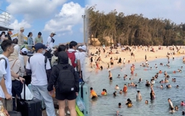 Phú Quý ngay lúc này: Cảng tàu đông nghịt, quán xá hết sạch, đảo nhỏ hoạt động hết công suất đón khách