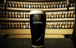 Trí tuệ nhân tạo lấy cảm hứng từ một ngôi sao truyền hình thực tế đã gọi điện đến 3.000 quán rượu để tìm ra cốc bia Guinness rẻ nhất ở Ireland