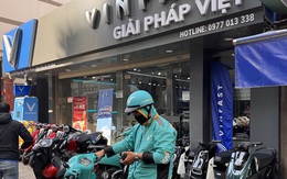 Đua nhau đổi xe máy điện, tài xế công nghệ phải chờ vài tuần mới được nhận xe