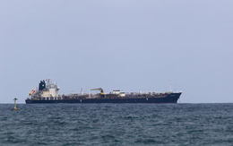 Đang trên đường đến Cuba, tàu chở dầu Nga bất ngờ quay đầu, đổi điểm dỡ hàng sang nước láng giềng