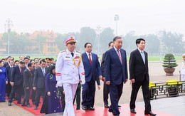 Lãnh đạo Đảng, Nhà nước và các  đại biểu Quốc hội vào Lăng viếng Chủ tịch Hồ Chí Minh