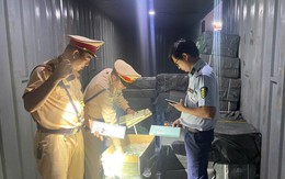 Bất ngờ khám xét 1 xe container, cảnh sát kinh tế bắt quả tang hơn 224.000 bao thuốc lá lậu bí mật tuồn về Việt Nam