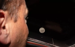 Phi hành gia NASA bật khóc với điều chưa từng có trên Mặt trăng