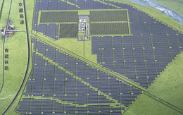 Phát minh như phim viễn tưởng của Trung Quốc sắp thành thật: Bê hàng nghìn tấm gương xếp lớp trên núi cao 4.500m, tạo điện xuyên đêm cho triệu gia đình, tiết kiệm 216.900 tấn than, giảm 652.300 tấn CO2