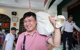 Nỗi lòng nhiều người dân sau cảnh nhận hàng bao tải tiền đền bù dự án