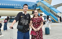 Khoảnh khắc bác sĩ "mang thanh xuân về cho mẹ" khiến cộng đồng mạng rần rần: "Bảo sao U70 bác cứ trẻ mãi"