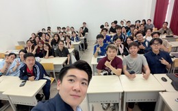 Chủ tịch Đỗ Quang Vinh bất ngờ làm "thầy giáo"
