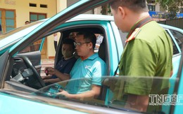 Bắt 4 tài xế lắp thiết bị điện tử trên taxi điện nhằm chiếm đoạt tiền