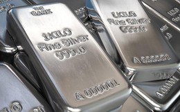 Quỹ khổng lồ tung tiền "gom" gần 200 tấn bạc chỉ trong 4 ngày