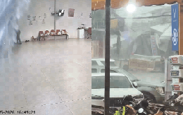 Kinh hoàng giông lốc ở Đắk Lắk: Tiệm vàng bị thổi bay hai tủ kính, chủ tiệm mất trắng cả tỷ đồng