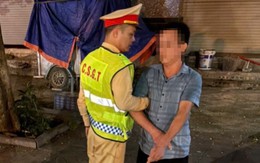 Công an Hà Nội bắt người đàn ông làm chuyện mờ ám trên đường Dương Nội giữa đêm