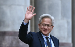 Đến Trung Quốc cùng ông Trump, CEO Nvidia Jensen Huang không quên làm một điều y hệt hồi thăm Việt Nam